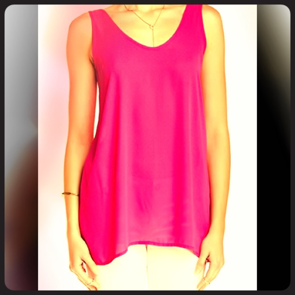 🏝 Magenta Round Neck Flowy Tank 🏝